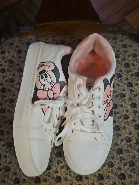 Disney Shoes - GUC Disney Minnie Sneakers